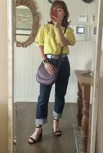 60代女性も黄色コーデで若々しく！