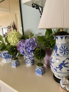 60代ブルー＆ホワイトの花器　インテリア