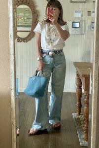 60代女性のジーンズコーデはバギータイプがお勧め！